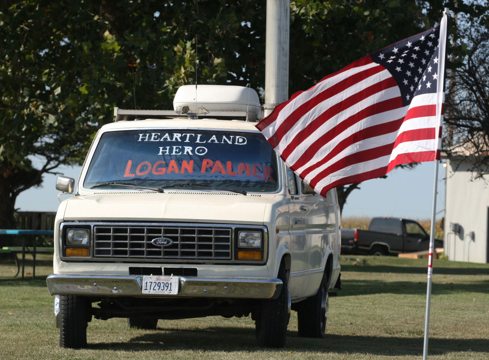 Logan Palmer van 9.11.17
